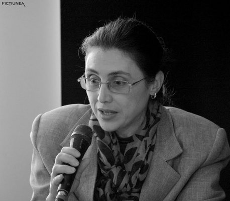 Ioana FRUNTELATĂ - Ritualuri, atitudini, detalii