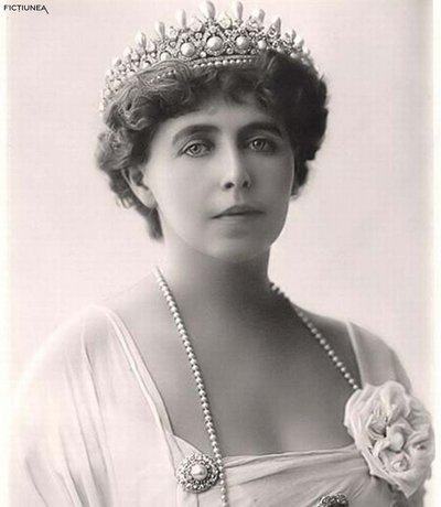 Amr ABOULATTA - Regina la răscrucea istoriei